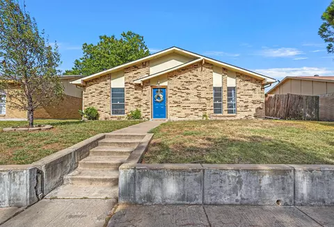 5805 Redwood Ln, Rowlett, TX 75089