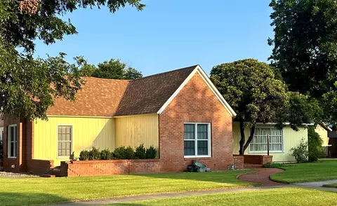 461 S 7th, Munday, TX 76371
