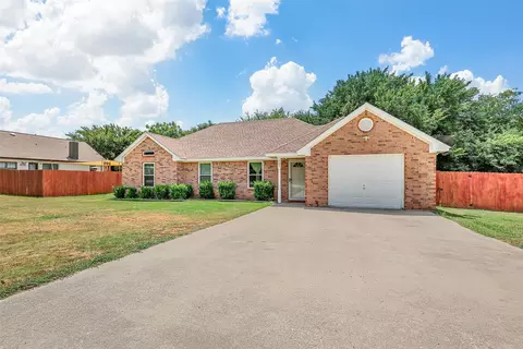 503 E Kentucky St, Chico, TX 76431
