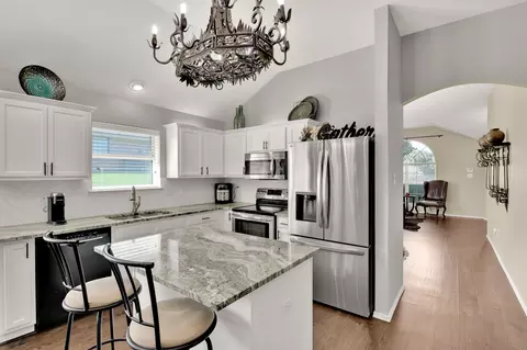 10533 N Haven Dr, Benbrook, TX 76126