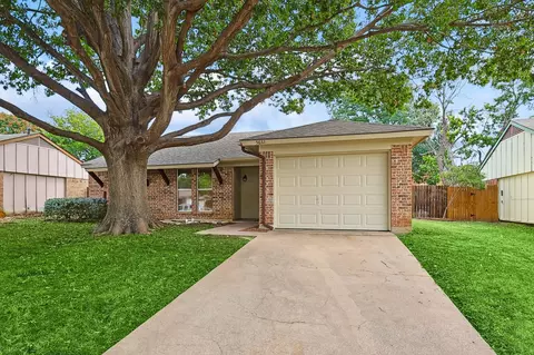 5632 Santa Fe Trl, Haltom City, TX 76148