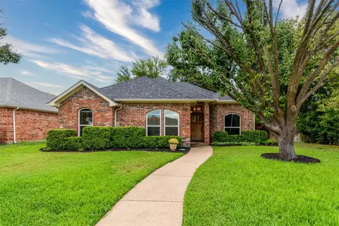 6805 Trumpet Dr, Rowlett, TX 75089
