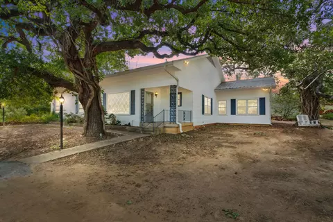 423 W Cedar St, Gordon, TX 76453