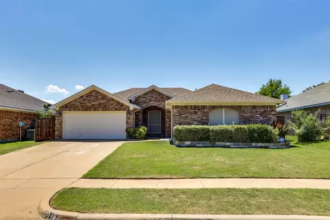 6918 Misty Meadow Ln, Arlington, TX 76002