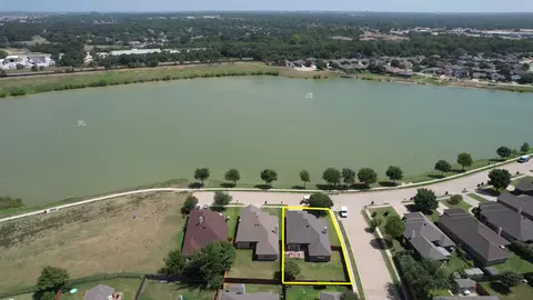 8476 Lake Springs Trl, Hurst, TX 76053
