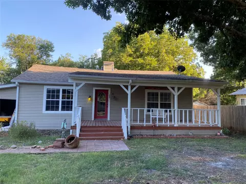 206 W Elm St, Howe, TX 75459