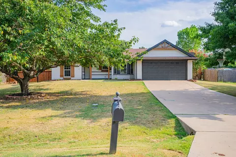604 Holly Dr, Burleson, TX 76028