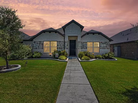 36 River Oaks Blvd, Waxahachie, TX 75165