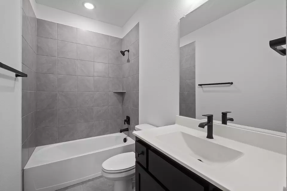 Bath - 1854 Cole Rd, Van Alstyne, TX 75495 photo 2 of 4