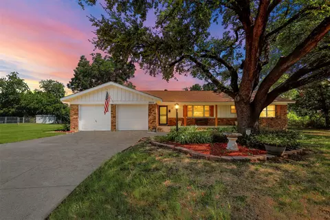 5825 Tourist Dr, North Richland Hills, TX 76117