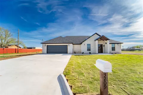 3209 Cactus Cv, Breckenridge, TX 76424
