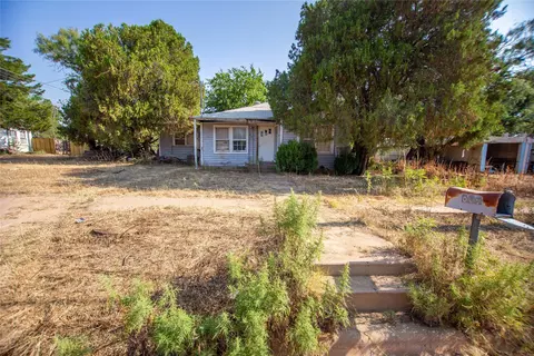 609 E Mclendon St, Stamford, TX 79553