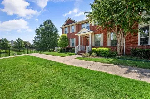 8040 Mimosa Dr, North Richland Hills, TX 76180
