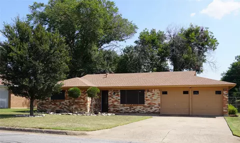 309 Hallmark Dr W, Fort Worth, TX 76134