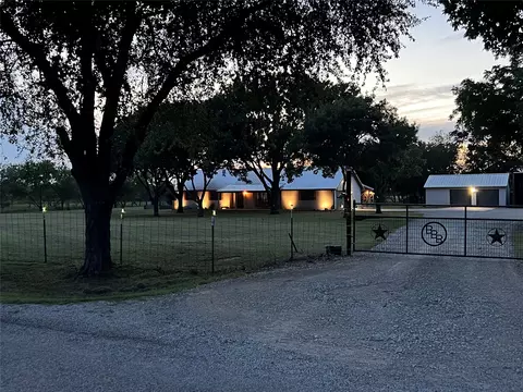 310 Alma Dr, Ennis, TX 75119