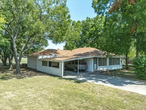 2595 E Fm 455, Montague, TX 76251