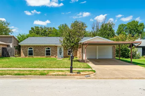 6005 Robin Dr, Watauga, TX 76148