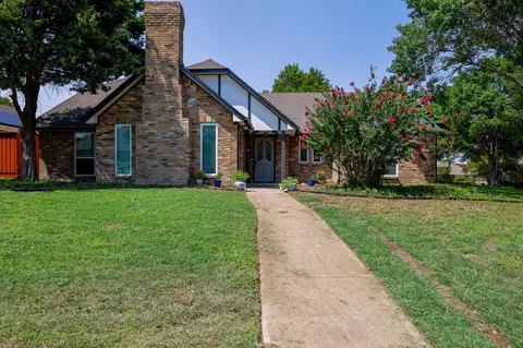 1509 Woodcreek Dr, Richardson, TX 75082