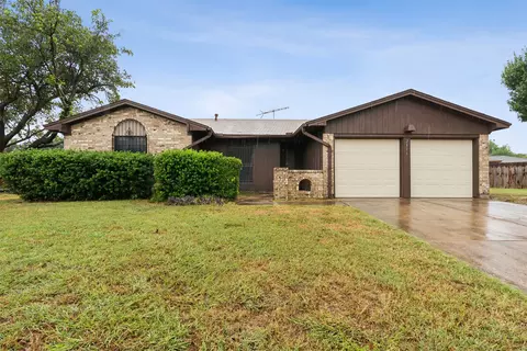 2313 Windsor Ct, Bedford, TX 76022