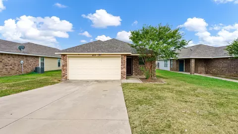 423 Glenwood St, Gainesville, TX 76240