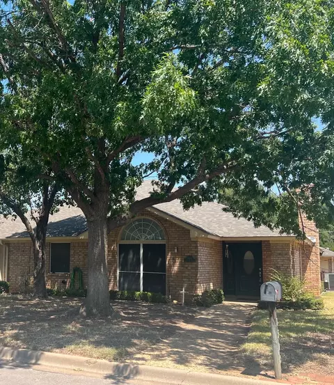 1509 Normandy Dr, Graham, TX 76450