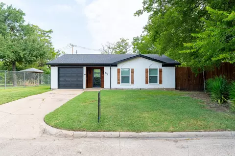 818 Stratford Dr, Grand Prairie, TX 75051