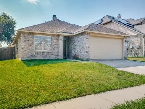 7402 Marsland Ln, Arlington, TX 76001