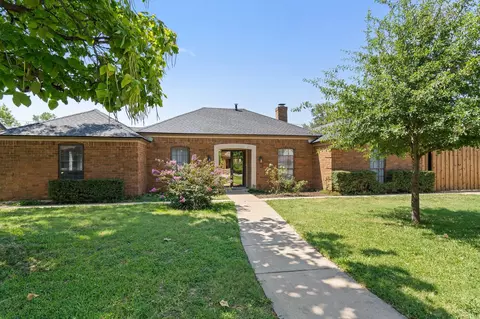 213 Circleview Dr S, Hurst, TX 76054