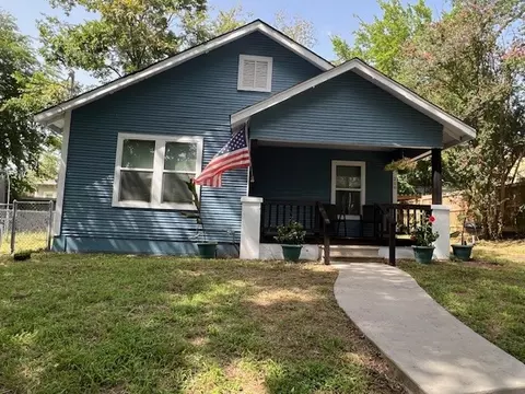 208 W Kilpatrick St, Mineola, TX 75773