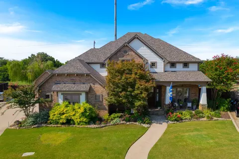 8201 Rio Vista Ct, North Richland Hills, TX 76182