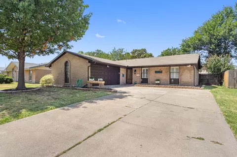 913 Hudson Dr, Garland, TX 75043