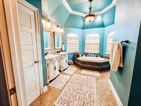 Bath - 156 Stewart Rd, Hall Summit, LA 71034 photo 1 of 5