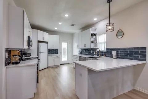 5101 Calmont Ave, Fort Worth, TX 76107