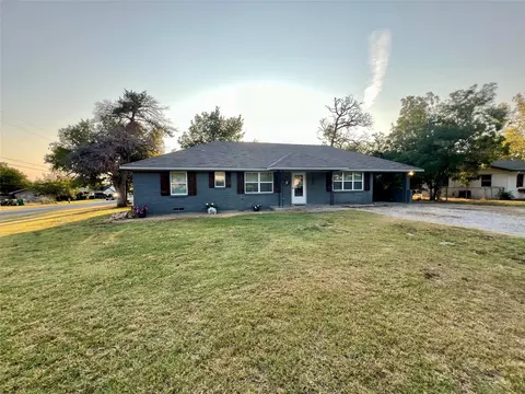 701 Denver St, Alvord, TX 76225