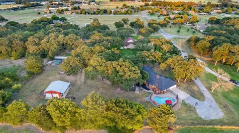 8688 Wayland Ct, Pilot Point, TX 76258