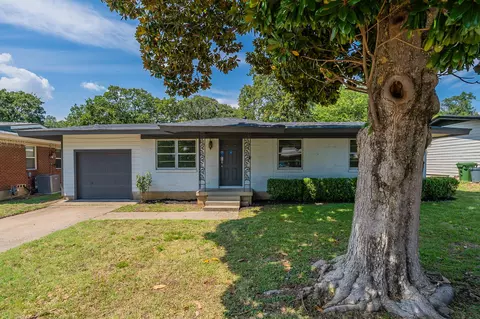 640 Willow St, Hurst, TX 76053