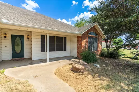 1021 Ashley Ln, Commerce, TX 75428
