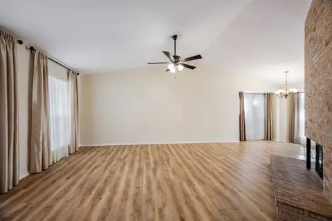 1502 Springcrest Dr, Mesquite, TX 75149 photo 3