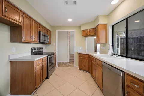 1502 Springcrest Dr, Mesquite, TX 75149 photo 11