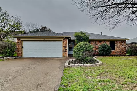 6229 Hott Springs Dr, Arlington, TX 76001