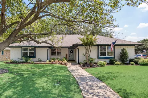 1104 Almond Dr, Mansfield, TX 76063