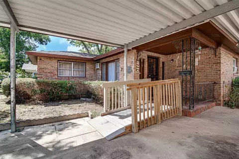 3207 24th St, Fort Worth, TX 76106