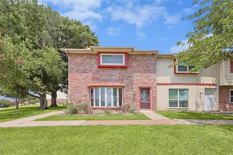 34 E Mountain Ln, Grand Prairie, TX 75052