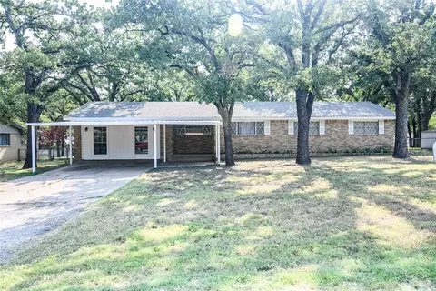204 N Jarvis Ln, Azle, TX 76020
