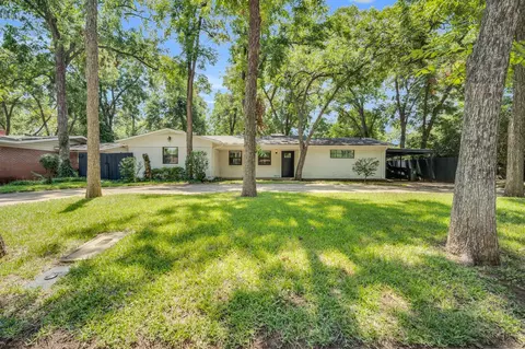 1520 Southwood Blvd, Arlington, TX 76013