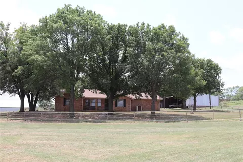 504 Lee Loop, Henrietta, TX 76365 photo 3