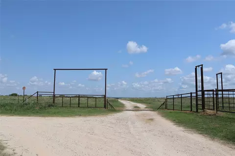 504 Lee Loop, Henrietta, TX 76365 photo 2