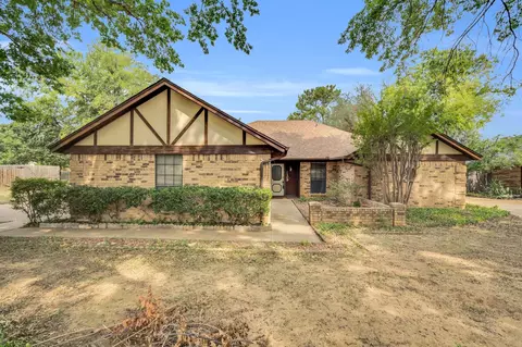 109 Timber Ridge Dr, Burleson, TX 76028