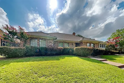 5111 Bridgewater Dr, Arlington, TX 76017