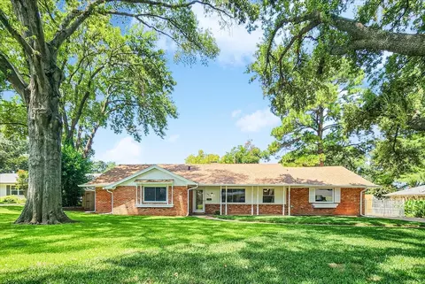 1900 Patrick Dr, Arlington, TX 76010